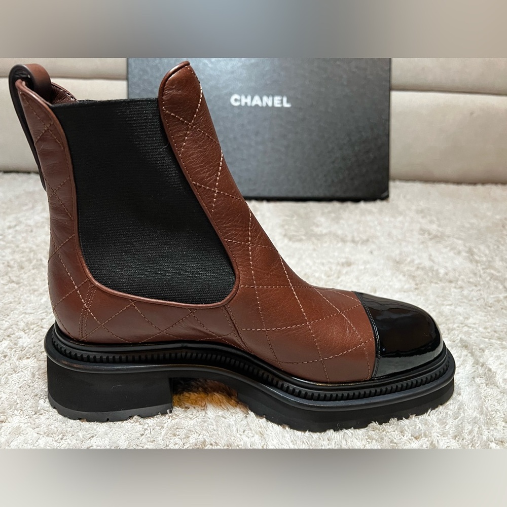 Chanel Calfskin Patent Cap Toe Quilted Short Boots 38.5 Brown/Black - Picture 13 of 16